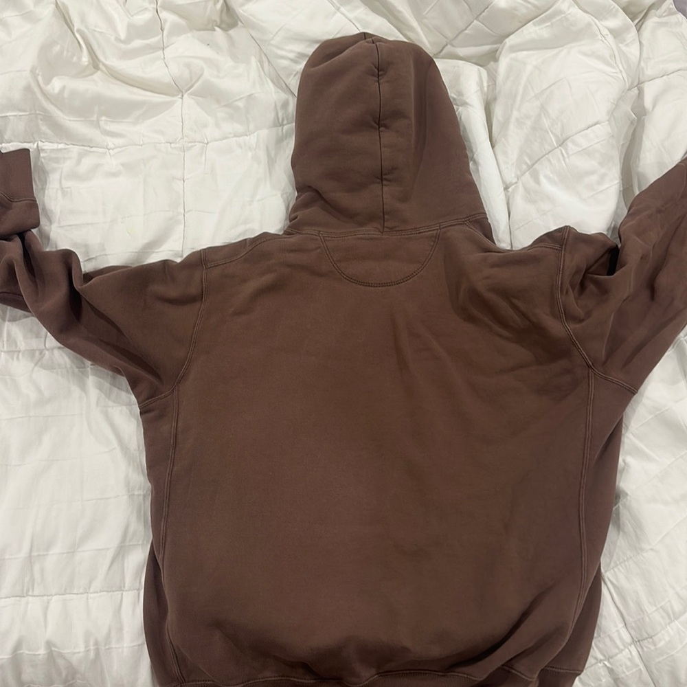Brown size medium vintage style hoodie brand is called UNIQLO
